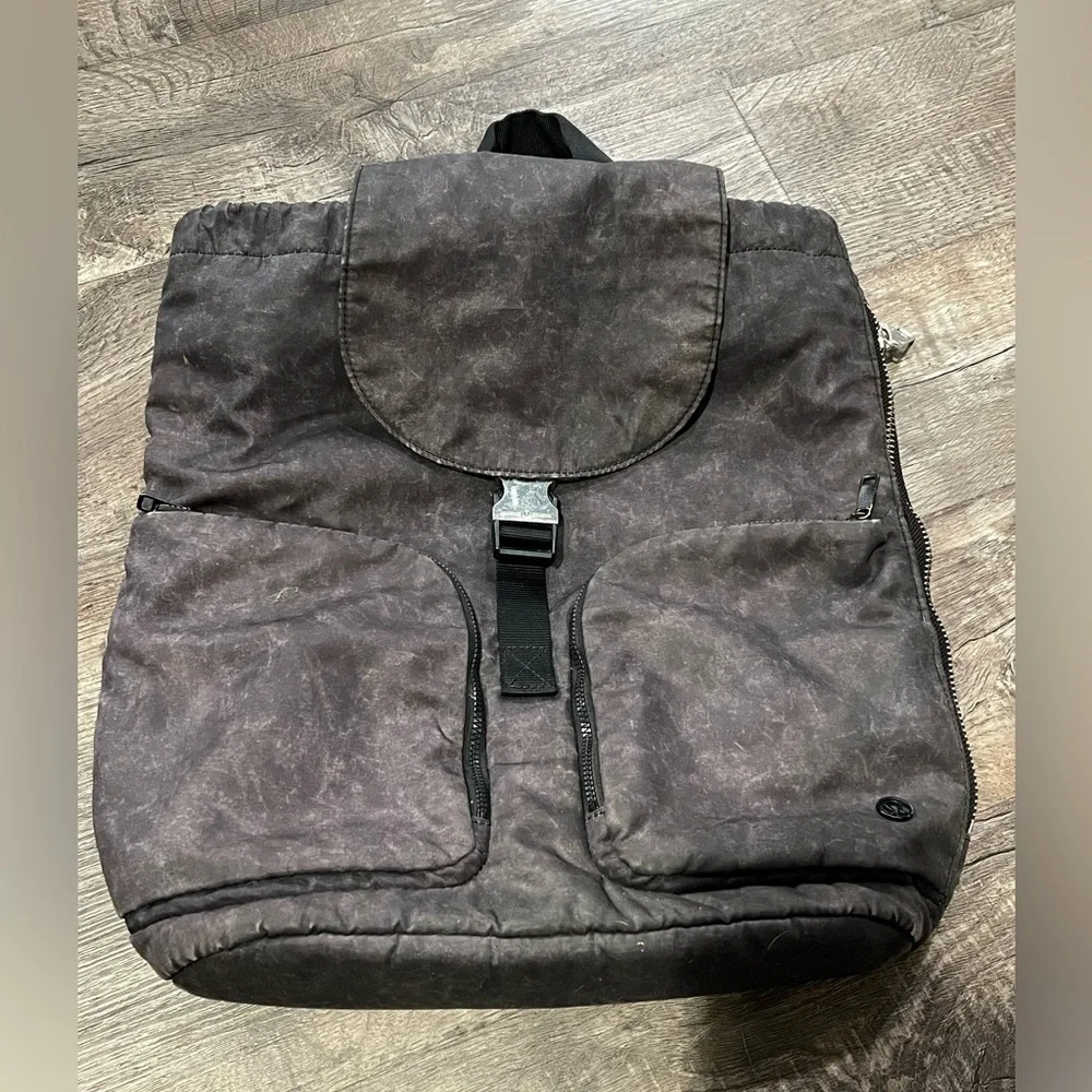 LULULEMON Stylish Black Backpack